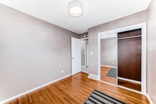 3042 31A Street Se, Calgary, AB - Indoor Photo Showing Other Room