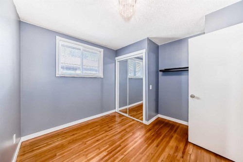 3042 31A Street Se, Calgary, AB - Indoor Photo Showing Other Room
