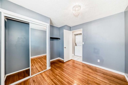 3042 31A Street Se, Calgary, AB - Indoor Photo Showing Other Room