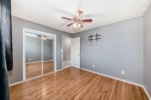 3042 31A Street Se, Calgary, AB - Indoor Photo Showing Other Room