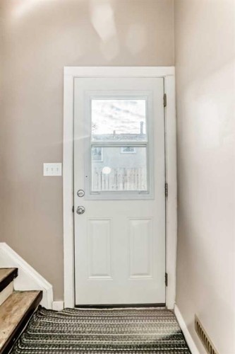 3042 31A Street Se, Calgary, AB - Indoor Photo Showing Other Room