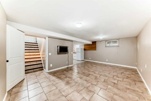 3042 31A Street Se, Calgary, AB - Indoor