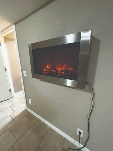 3042 31A Street Se, Calgary, AB - Indoor Photo Showing Other Room