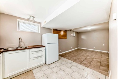 3042 31A Street Se, Calgary, AB - Indoor
