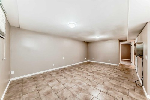 3042 31A Street Se, Calgary, AB - Indoor Photo Showing Other Room