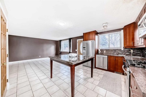 3042 31A Street Se, Calgary, AB - Indoor Photo Showing Kitchen