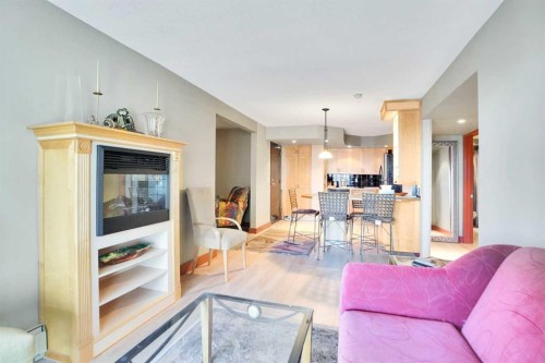 305-717 4A Street Ne, Calgary, AB - Indoor Photo Showing Living Room