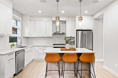 1-705 Mcdougall Road Ne, Calgary, AB - Indoor Photo Showing Kitchen With Stainless Steel Kitchen With Upgraded Kitchen