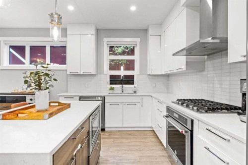 1-705 Mcdougall Road Ne, Calgary, AB - Indoor Photo Showing Kitchen With Upgraded Kitchen