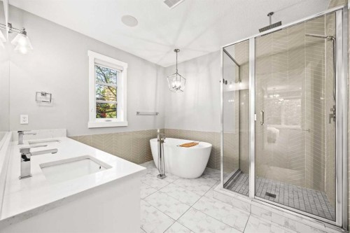 1-705 Mcdougall Road Ne, Calgary, AB - Indoor Photo Showing Bathroom
