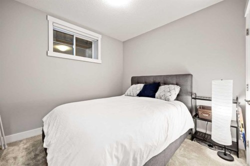 1-705 Mcdougall Road Ne, Calgary, AB - Indoor Photo Showing Bedroom