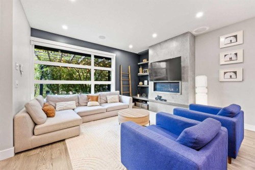 1-705 Mcdougall Road Ne, Calgary, AB - Indoor Photo Showing Living Room