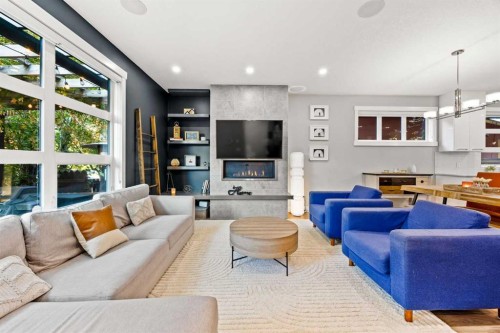 1-705 Mcdougall Road Ne, Calgary, AB - Indoor Photo Showing Living Room