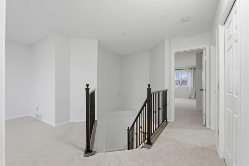 210 Douglas Glen Point Se, Calgary, AB - Indoor Photo Showing Other Room