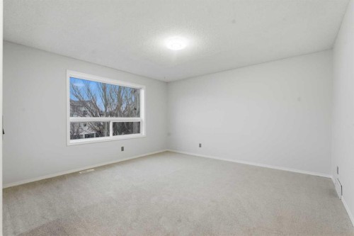 210 Douglas Glen Point Se, Calgary, AB - Indoor Photo Showing Other Room