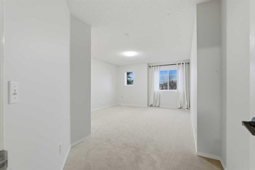 210 Douglas Glen Point Se, Calgary, AB - Indoor Photo Showing Other Room