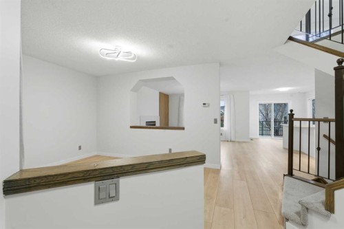 210 Douglas Glen Point Se, Calgary, AB - Indoor Photo Showing Other Room