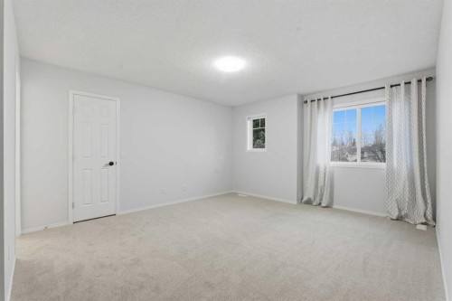 210 Douglas Glen Point Se, Calgary, AB - Indoor Photo Showing Other Room