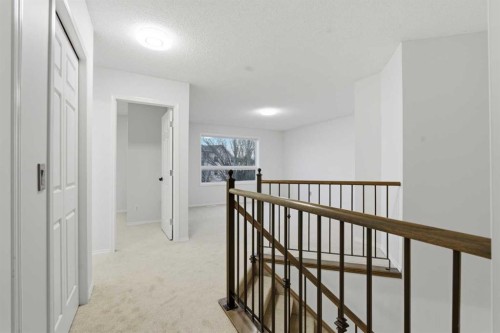 210 Douglas Glen Point Se, Calgary, AB - Indoor Photo Showing Other Room