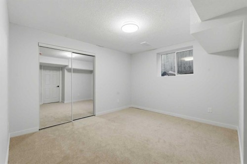 210 Douglas Glen Point Se, Calgary, AB - Indoor Photo Showing Other Room