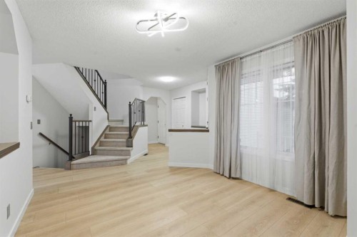 210 Douglas Glen Point Se, Calgary, AB - Indoor Photo Showing Other Room