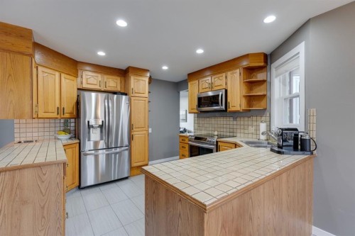 139 Wood Valley Rise Sw, Calgary, AB - Indoor Photo Showing Kitchen With Double Sink