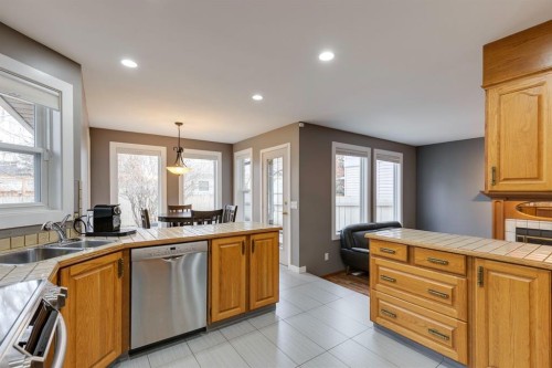 139 Wood Valley Rise Sw, Calgary, AB - Indoor Photo Showing Kitchen With Double Sink