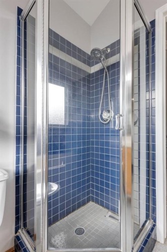 139 Wood Valley Rise Sw, Calgary, AB - Indoor Photo Showing Bathroom