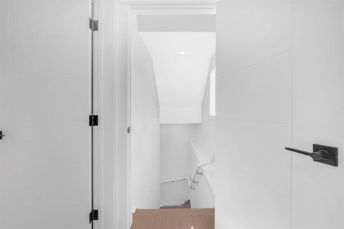 2504 18 Street Nw, Calgary, AB - Indoor