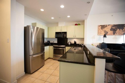 1707-1108 6 Avenue Sw, Calgary, AB - Indoor Photo Showing Kitchen