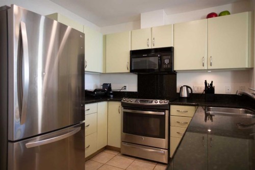 1707-1108 6 Avenue Sw, Calgary, AB - Indoor Photo Showing Kitchen With Double Sink