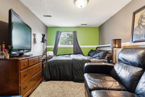 147 Falchurch Crescent Ne, Calgary, AB - Indoor Photo Showing Bedroom