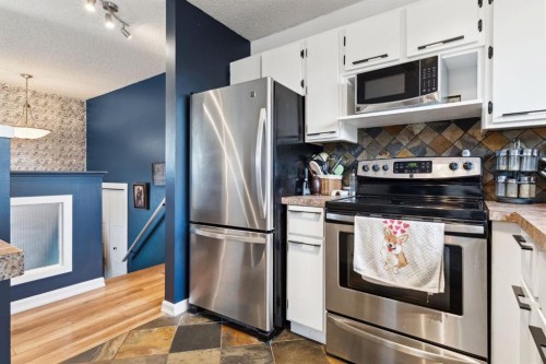 147 Falchurch Crescent Ne, Calgary, AB - Indoor Photo Showing Kitchen