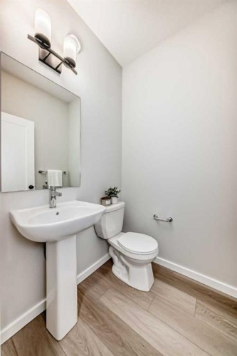 41 Walgrove Bay Se, Calgary, AB - Indoor Photo Showing Bathroom
