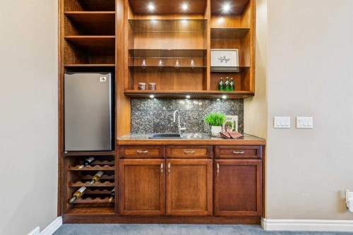 54 Discovery Ridge Gardens Sw, Calgary, AB - Indoor Photo Showing Other Room