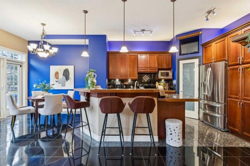 54 Discovery Ridge Gardens Sw, Calgary, AB - Indoor Photo Showing Kitchen