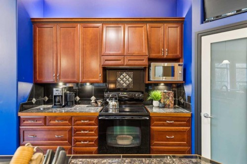 54 Discovery Ridge Gardens Sw, Calgary, AB - Indoor Photo Showing Kitchen