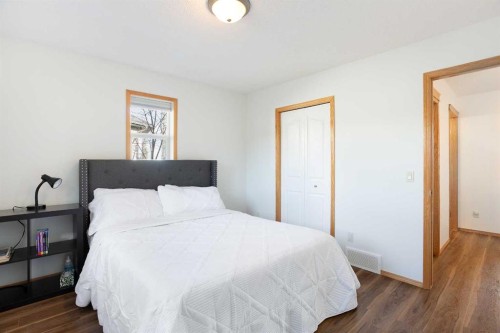 26 Cresthaven View Sw, Calgary, AB 