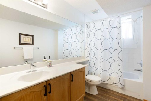 26 Cresthaven View Sw, Calgary, AB 