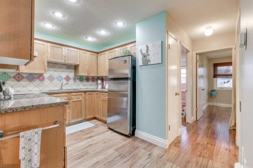 2848 Dovely Park Se, Calgary, AB - Indoor Photo Showing Kitchen