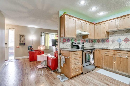 2848 Dovely Park Se, Calgary, AB - Indoor Photo Showing Kitchen