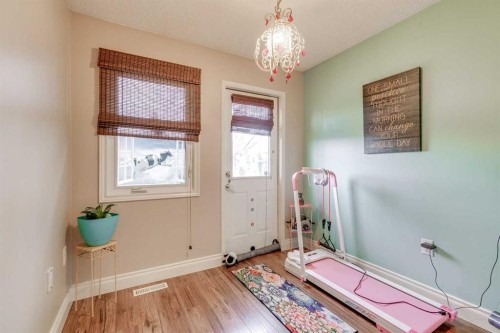 2848 Dovely Park Se, Calgary, AB - Indoor Photo Showing Other Room