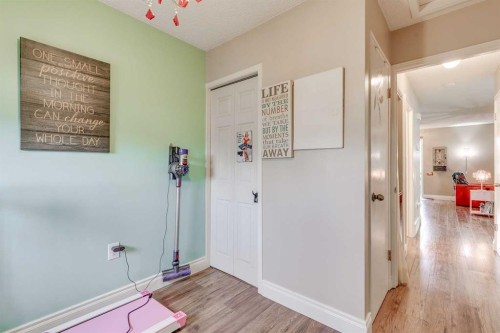 2848 Dovely Park Se, Calgary, AB - Indoor Photo Showing Other Room