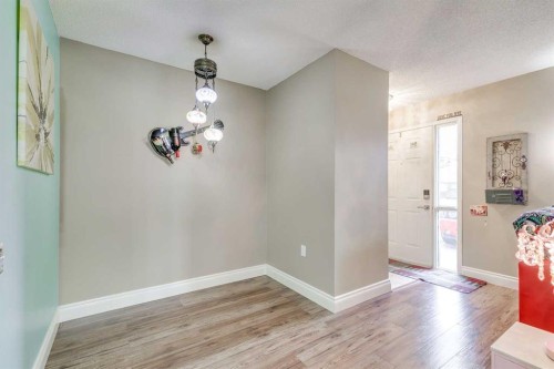 2848 Dovely Park Se, Calgary, AB - Indoor Photo Showing Other Room