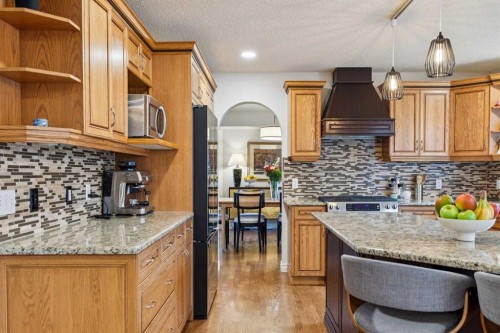 206 Signal Hill Point Sw, Calgary, AB - Indoor Photo Showing Kitchen With Upgraded Kitchen