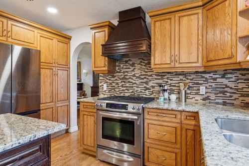 206 Signal Hill Point Sw, Calgary, AB - Indoor Photo Showing Kitchen With Double Sink With Upgraded Kitchen