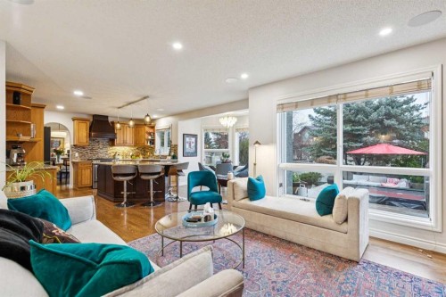 206 Signal Hill Point Sw, Calgary, AB - Indoor Photo Showing Living Room