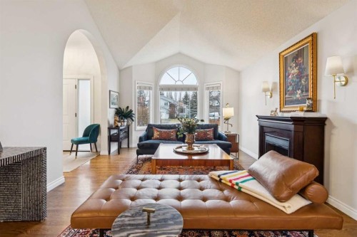 206 Signal Hill Point Sw, Calgary, AB - Indoor Photo Showing Living Room