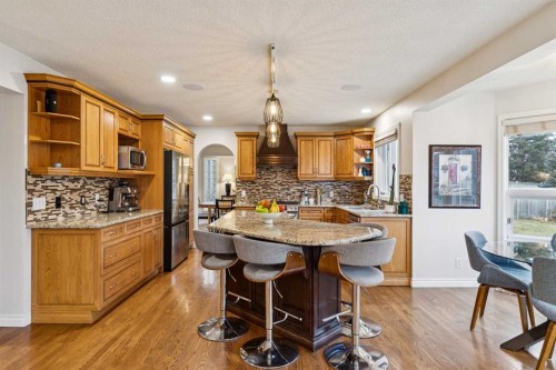 206 Signal Hill Point Sw, Calgary, AB - Indoor Photo Showing Dining Room