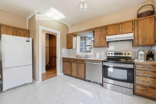 2314 Richmond Road Sw, Calgary, AB - Indoor Photo Showing Kitchen With Double Sink